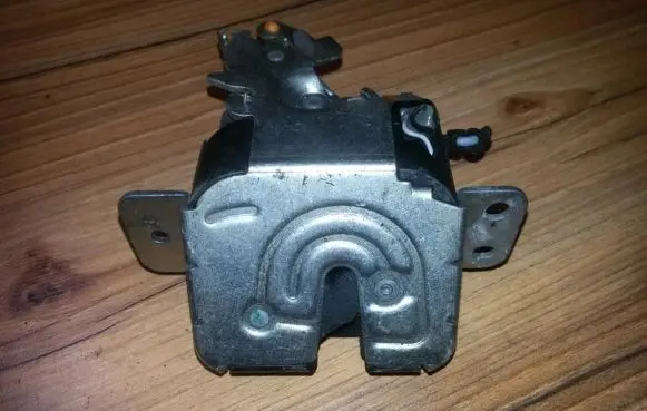 Mitsubishi Colt Tailgate/trunk/boot lock/catch/latch mr959190