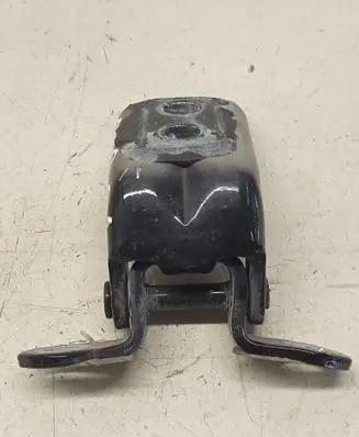 Nissan Qashqai+2 Front door upper hinge