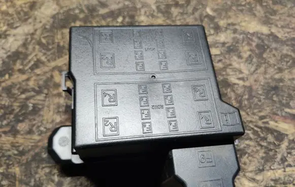 Jeep Compass Fuse box cover 