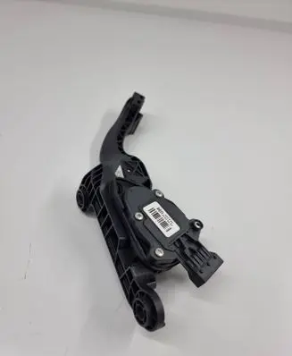 Accelerator throttle pedal