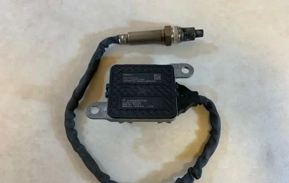 Mercedes-Benz S W222 Lambda probe sensor A0009054704 A0009057108
