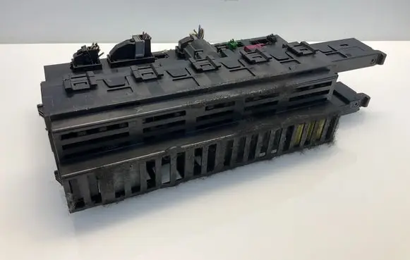 Mercedes-Benz E W211 SAM control unit 2115453401 5DK00804721 A2115453401