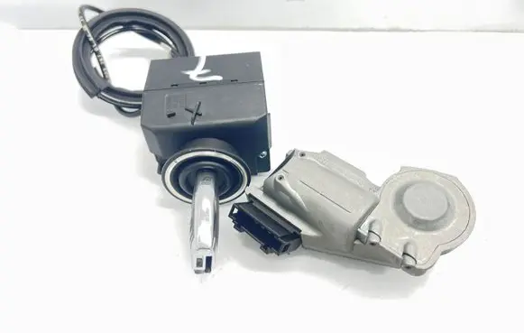 Mercedes-Benz CLK A209 C209 Ignition lock 2095450908 A2034621130
