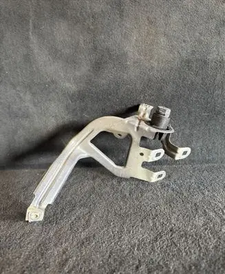 BMW 4 F36 Gran coupe Fender mounting bracket