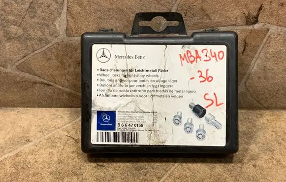 Mercedes-Benz SL R230 Anti-theft wheel nuts and lock 