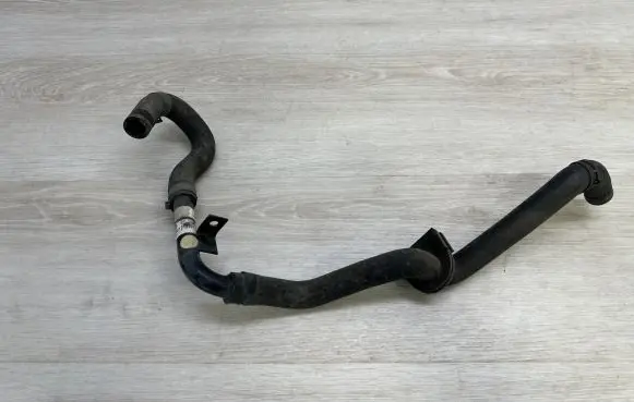 Volkswagen Touareg II Engine coolant pipe/hose 7P0121070T