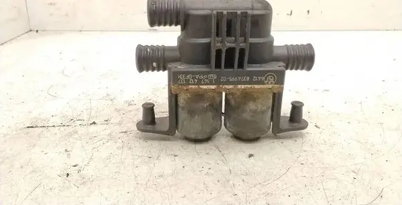 BMW 5 E39 Coolant heater control valve 8374995 1147412137
