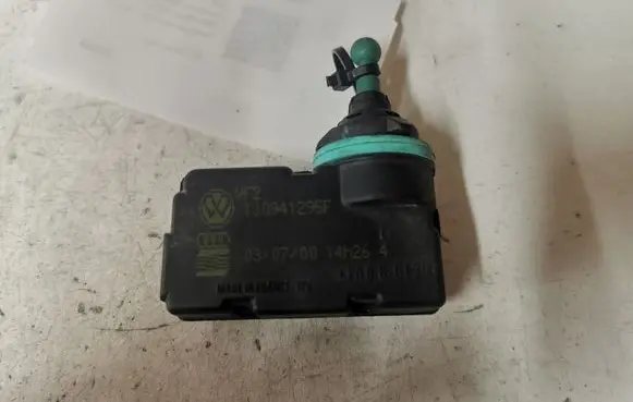 Volkswagen Golf IV Headlight level adjustment motor 1J0941295F