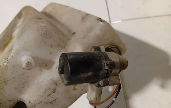 Mercedes-Benz 100 W631 Windscreen/windshield washer pump 