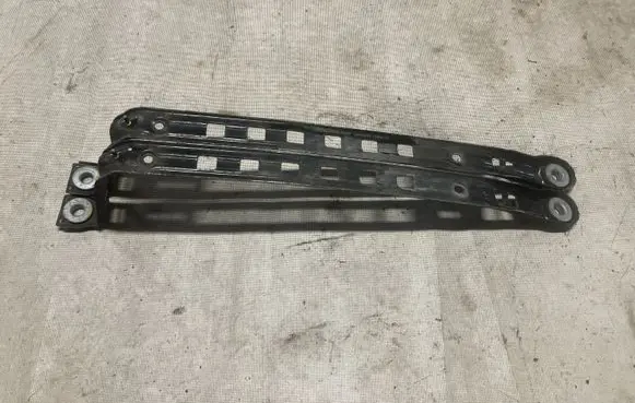 Mercedes-Benz C W204 Fuel tank mounting bracket A2044700140