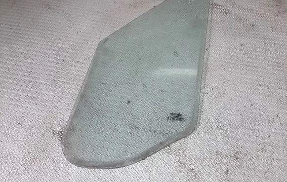 Fiat Ducato Front vent window/glass (coupe) 
