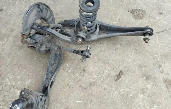 Rear wheel hub spindle/knuckle
