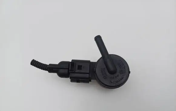 Volkswagen Golf IV Breather valve 1J0906517F