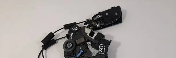 Honda Civic IX Front door lock UR2