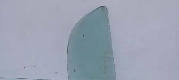 Opel Astra G Rear vent window glass 