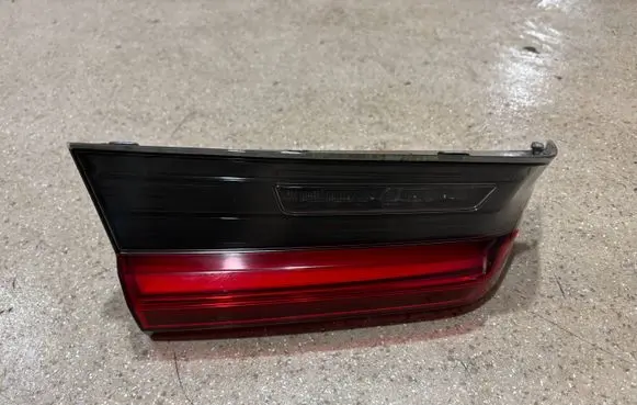 Tailgate rear/tail lights
