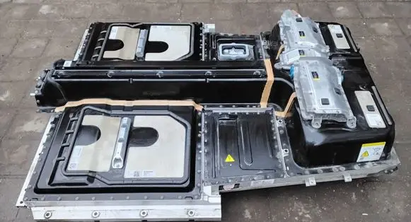 Polestar 2 Hybrid / electric car battery 32290432