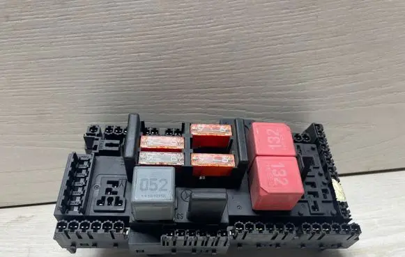 Mercedes-Benz E W213 Fuse module 58HL16F06 ZGS003Q05 181245408