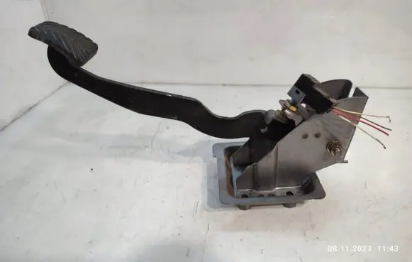 Hyundai Elantra Brake pedal