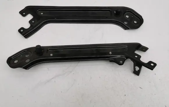 Skoda Octavia Mk4 Headlight/headlamp mounting bracket 5E3806929 5E3805932