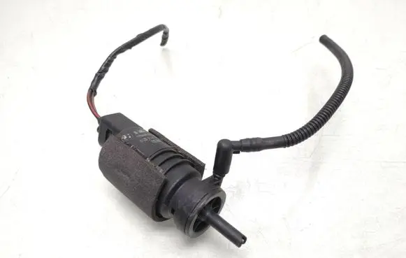 BMW 3 E46 Windshield washer spray nozzle 8362154