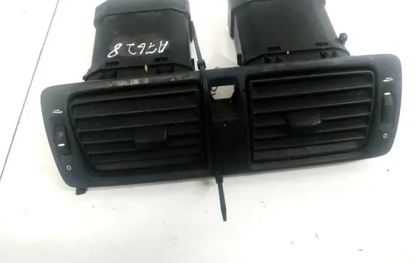 Volvo S40 Dash center air vent grill