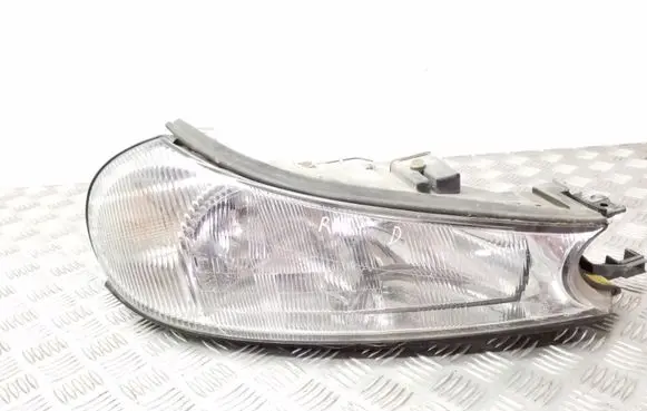 Ford Mondeo MK II Headlight/headlamp 0301098024