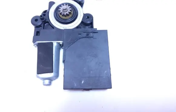 Volvo V50 Front door window regulator motor 30773905AA