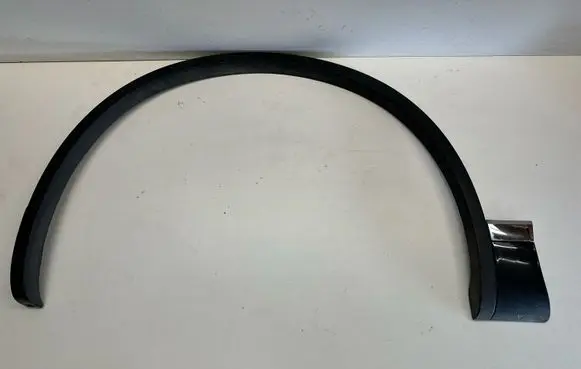 Volkswagen Touareg II Fender trim (molding) 7P6853717A 7P6854535A