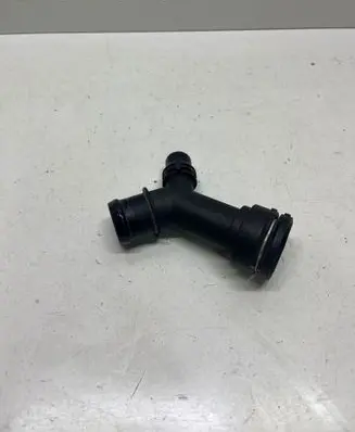 Audi A4 S4 B9 8W Engine coolant pipe/hose 8W0122293A