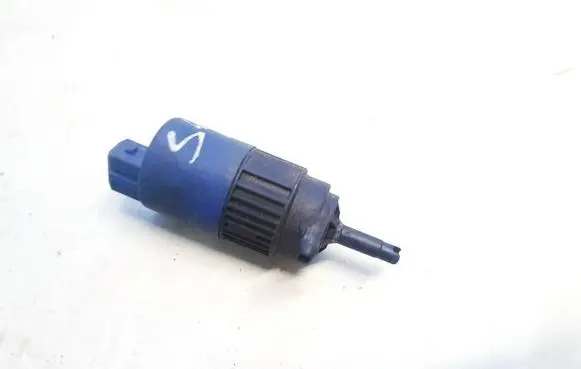 Volvo S40, V40 Windscreen/windshield washer pump