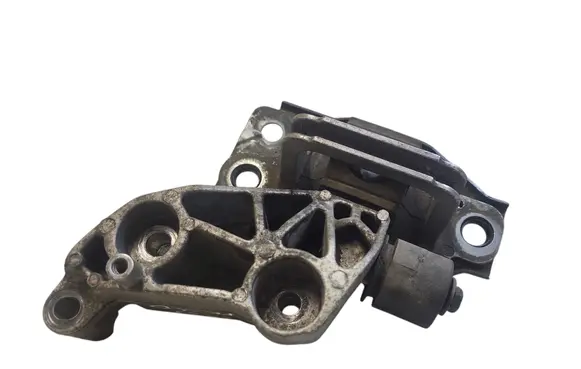 Nissan Qashqai Engine mount bracket F6036100 F6036130
