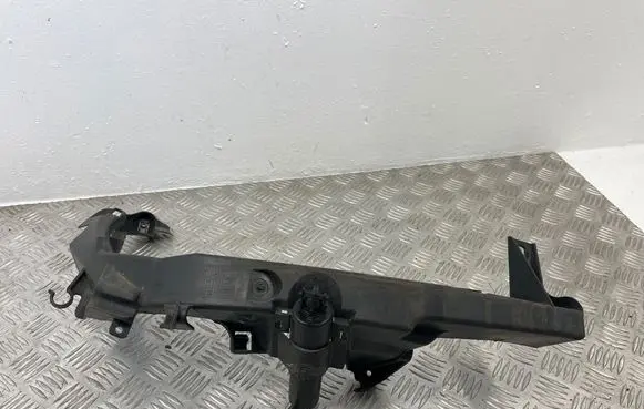 BMW 3 E90 E91 Headlight/headlamp mounting bracket 7116708