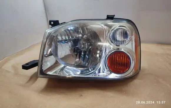 Nissan Navara D22 Headlight/headlamp