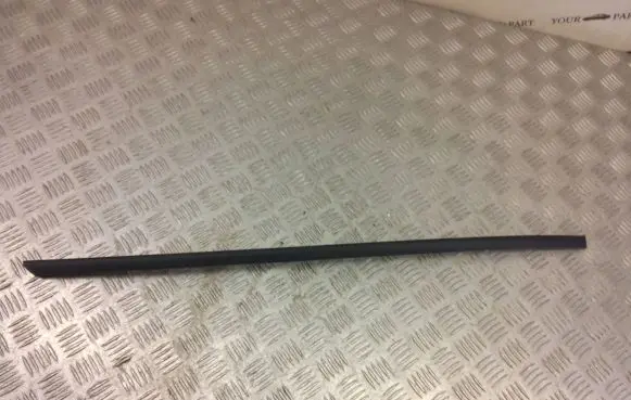 Seat Leon IV Windshield trim 5fa854327b