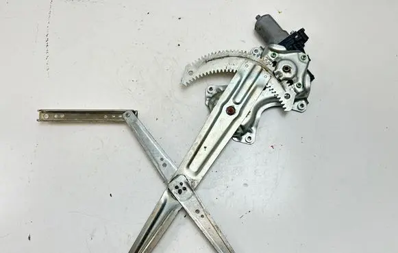 Mitsubishi Outlander Front door window regulator with motor 5713A386