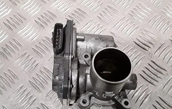 Toyota Yaris Throttle valve 261000n030