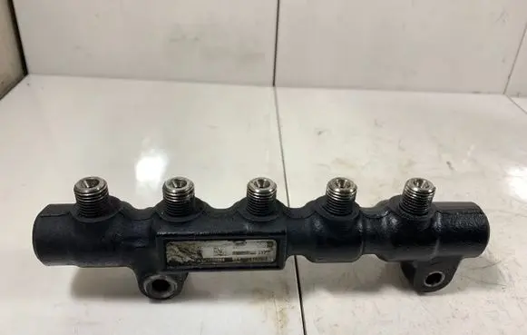 Volvo V50 Fuel main line pipe