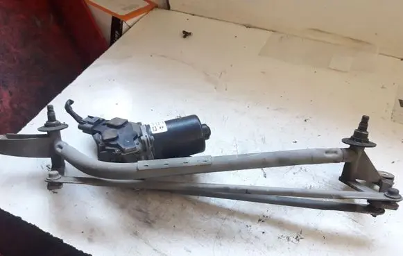 Nissan Almera N16 Wiper motor 404582