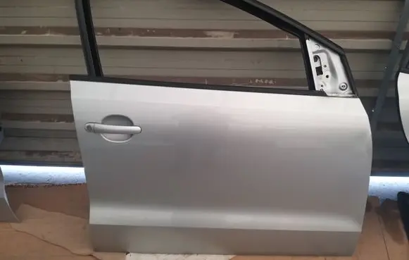 Volkswagen Polo V 6R Front door LA7W