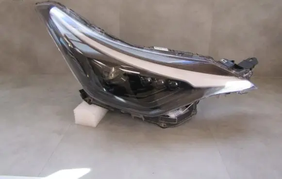 Toyota C-HR I Headlight/headlamp