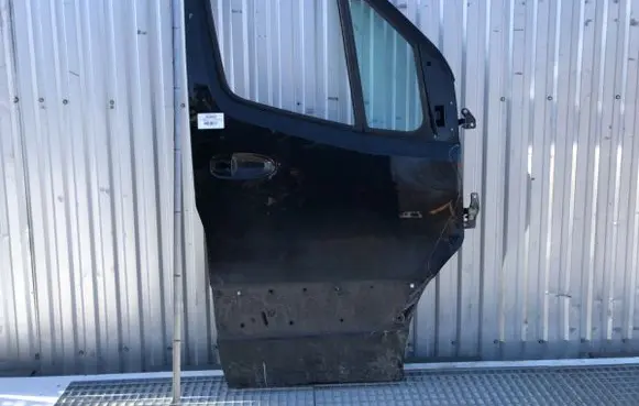 Mercedes-Benz Sprinter W907 W910 Front door 