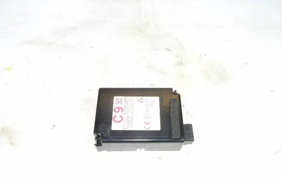 Toyota Avensis T270 Engine control unit/module 8976005011