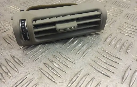 Audi A6 S6 C7 4G Air vent grill in roof 4G0819210E