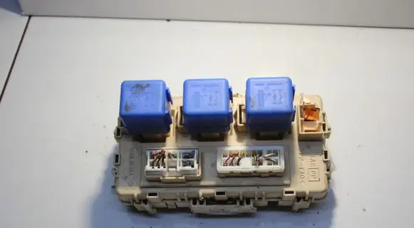 Nissan X-Trail T30 Fuse module PPT40