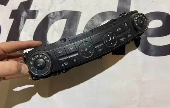 Mercedes-Benz CLS C219 Climate control unit A2198300585 2198300585