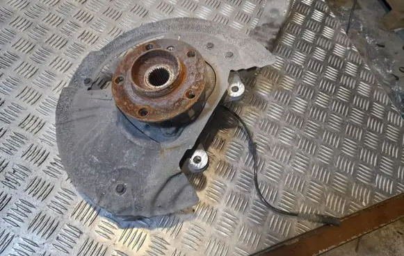 BMW X5 E70 Front wheel hub 6773783 31216773783