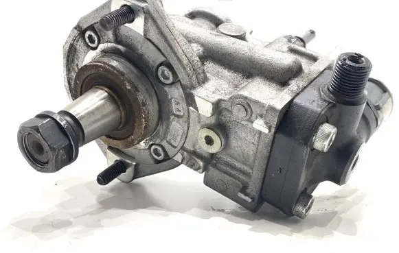 Volvo S90, V90 Fuel injection high pressure pump 31452143