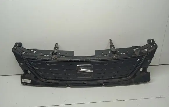 Seat Leon (5F) Front bumper upper radiator grill 5F0853651N