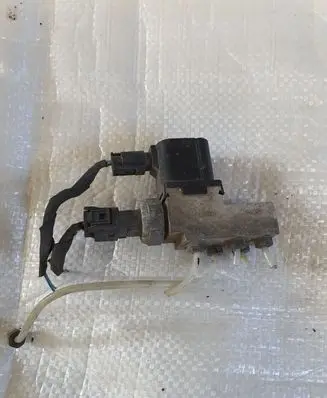 Mercedes-Benz CLS C219 Air suspension valve block A2113200158
